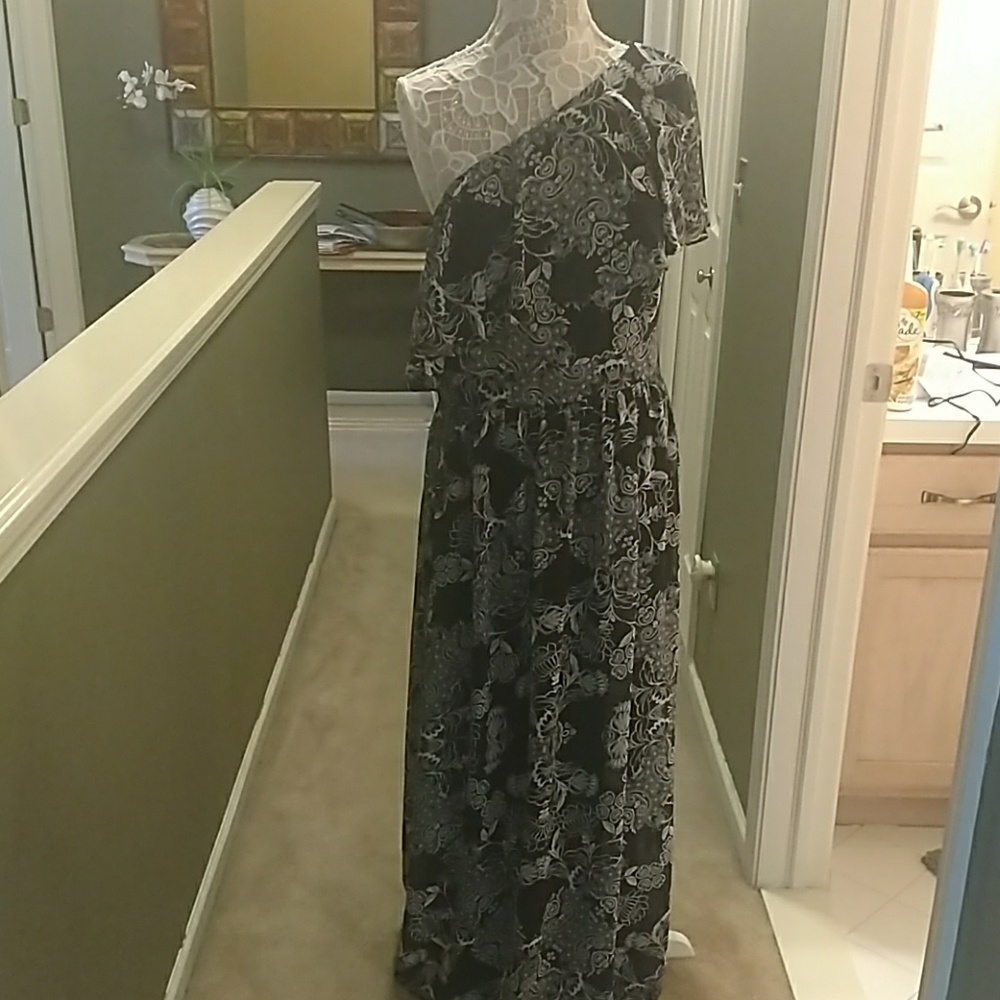 VINCE CAMUTO MAXI DRESS